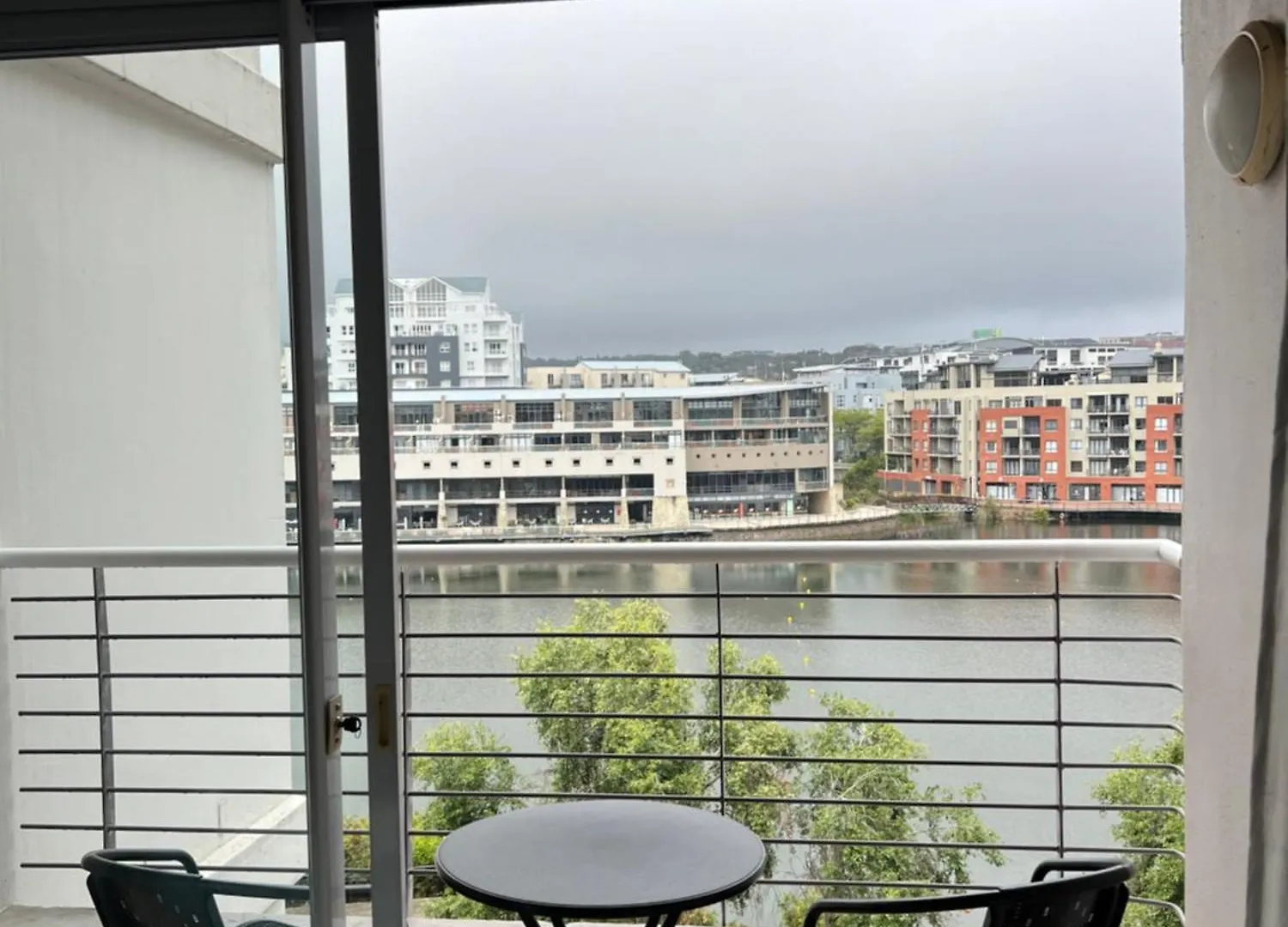 Contactos de Tyger Waterfront Apartment